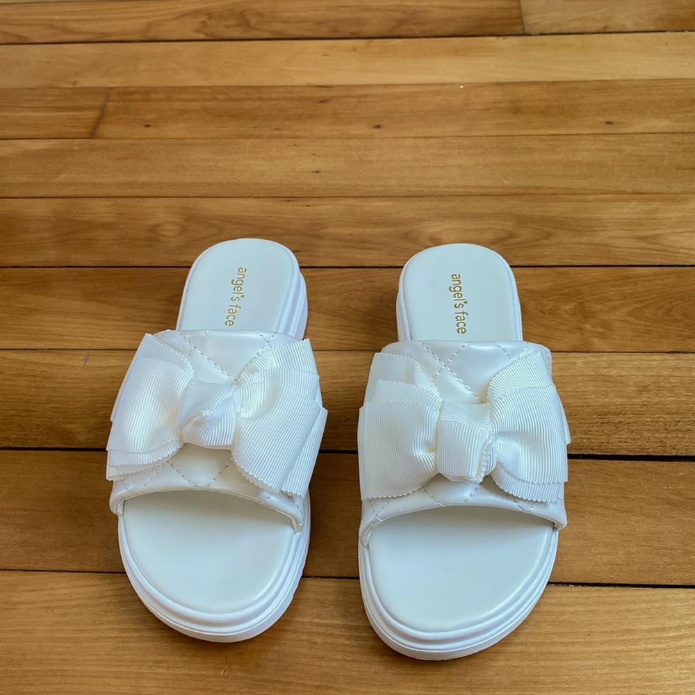 Angel’s Face girls white slides